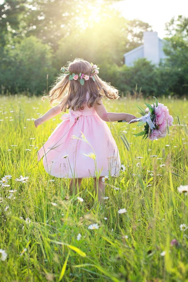 summer, little girl, running-4318826.jpg